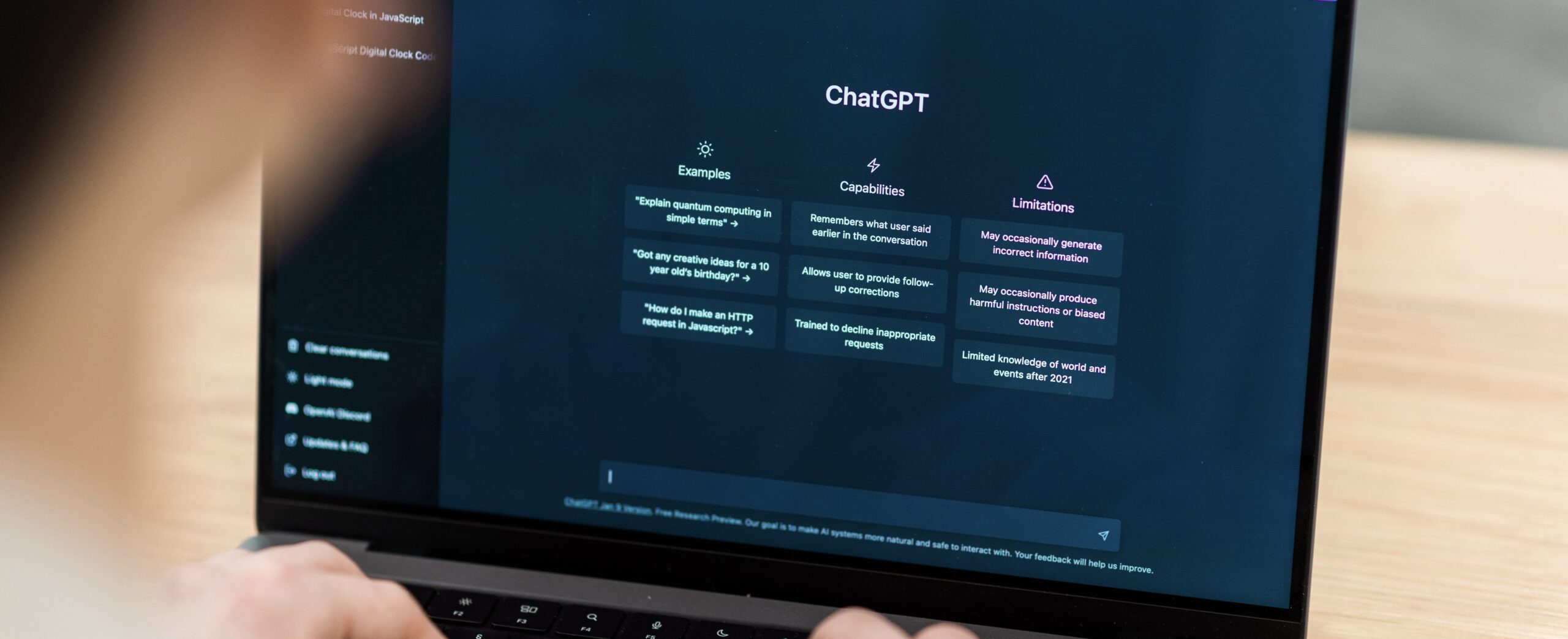 Il cuculo digitale. Intelligenza artificiale e falsificazione storica